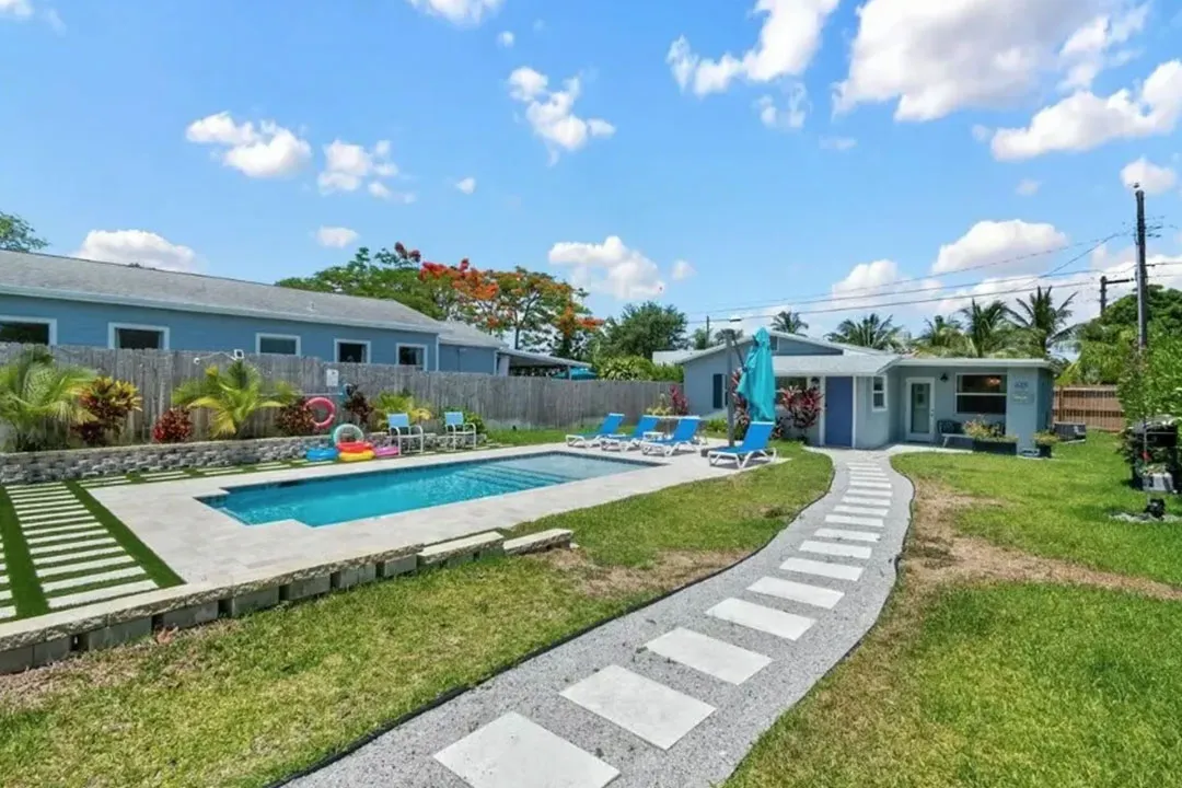 Yard-from-entrance-Before1